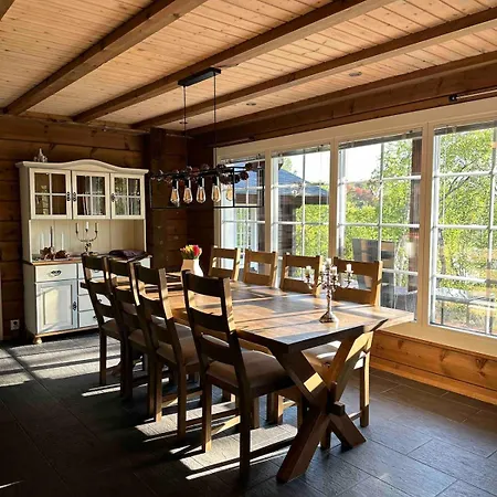 Villa With High Standard By The Pasvik River *