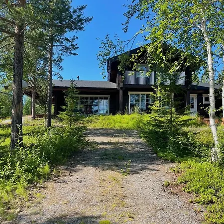 With High Standard By The Pasvik River Villa