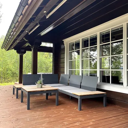 With High Standard By The Pasvik River Villa *