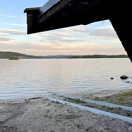 With High Standard By The Pasvik River Villa *